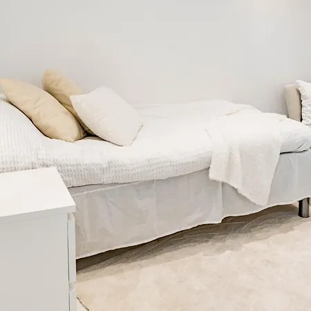 Modern 3 Bedroom In With A Heated Pool Close To Puerto Banus Marbella